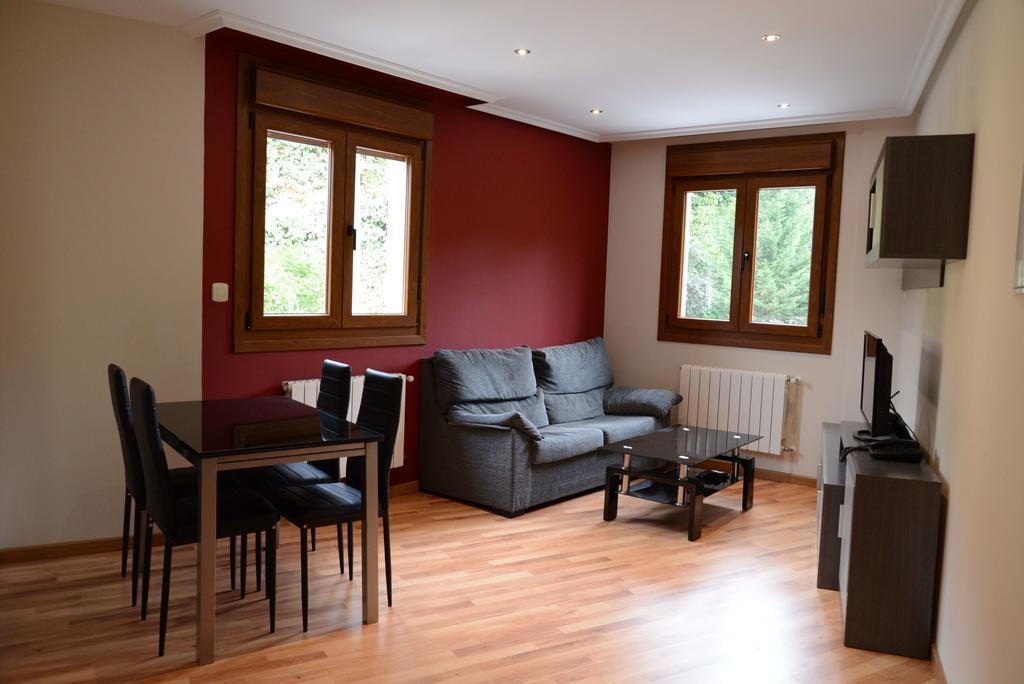 Apartamentos El Rincon De Limes Cangas De Narcea Phòng bức ảnh